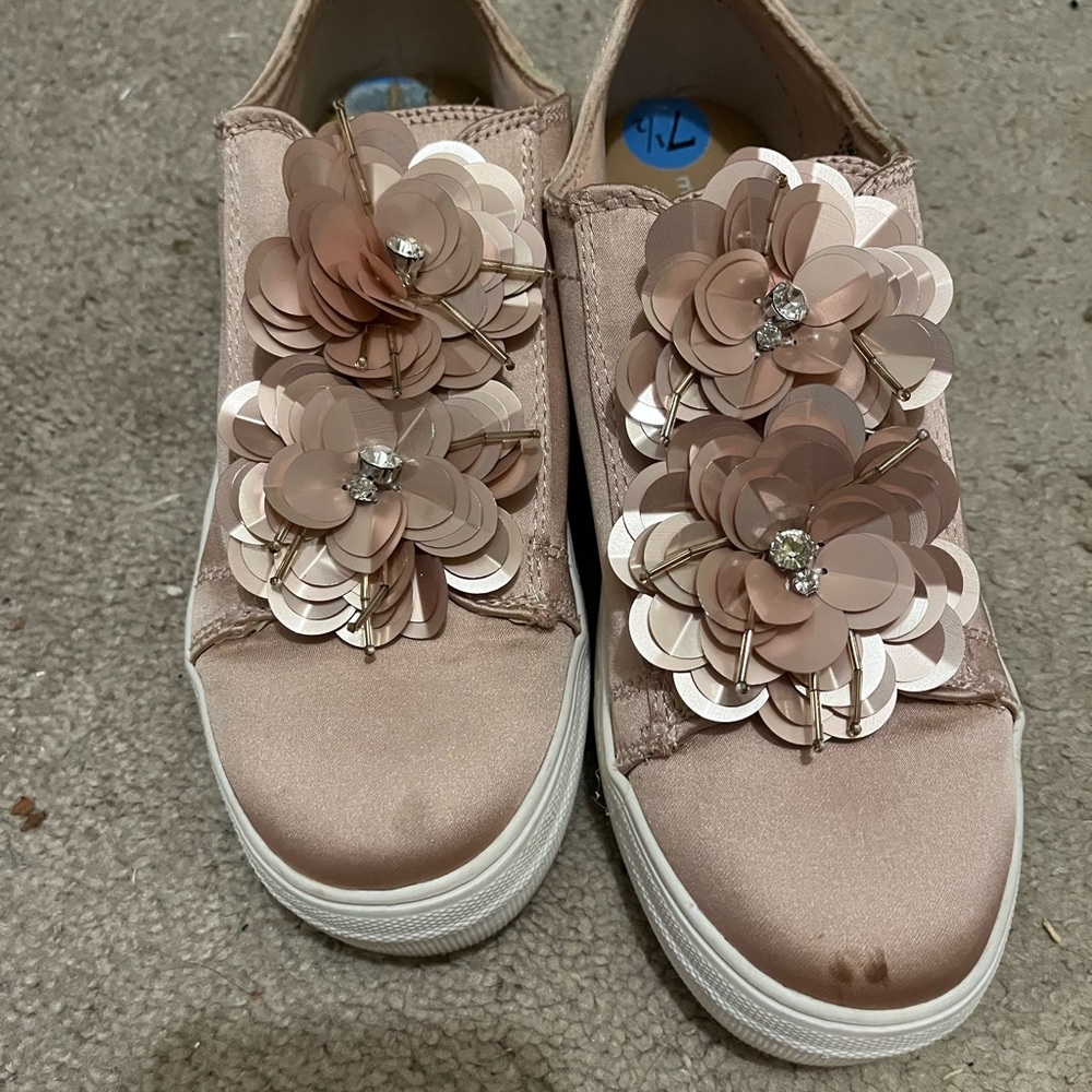 Madden girl rose colored shoes